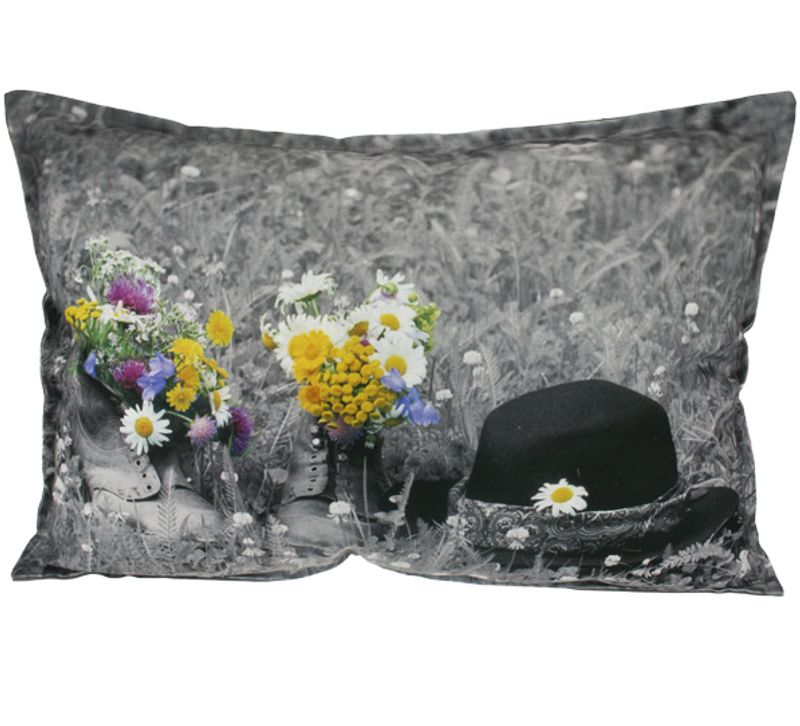 Pute med fototrykk - Sko med markblomster 